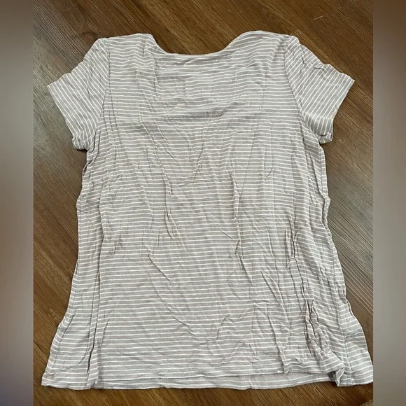 AE Crossed Design Top - Picture 3 of 3